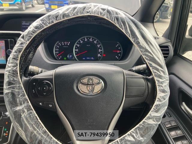 Toyota VOXY 2014-06 8439084-26