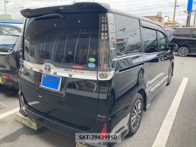 Toyota VOXY 2014-06 8439084-2