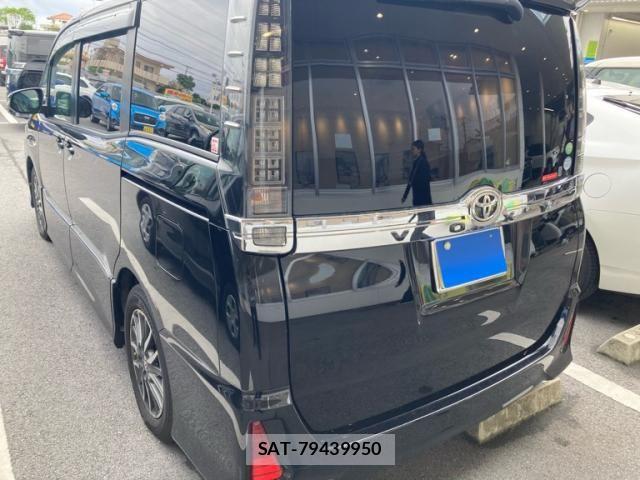 Toyota VOXY 2014-06 8439084-3