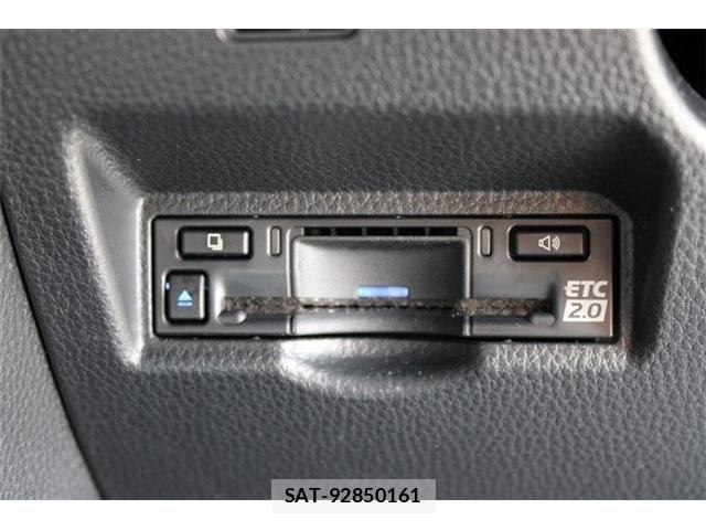 Toyota VOXY 2023-03 8458730-3