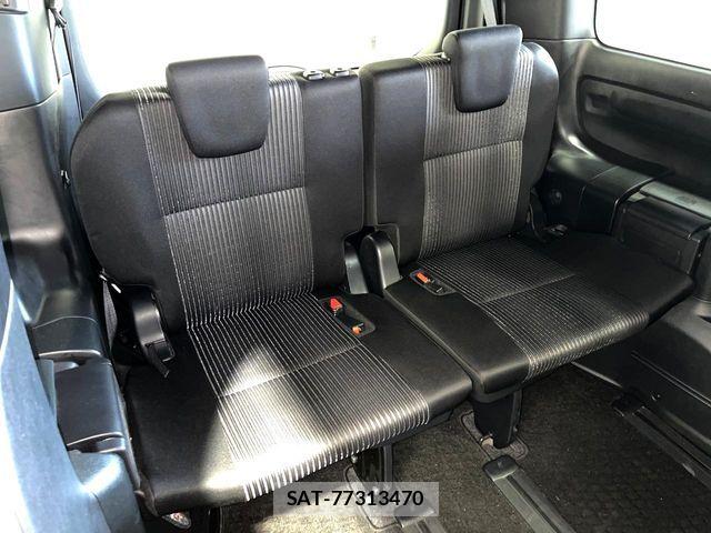 Toyota VOXY 2021-11 8458738-10