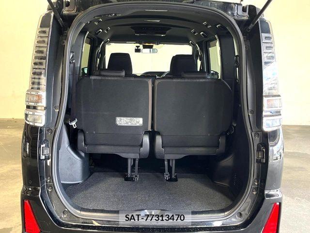Toyota VOXY 2021-11 8458738-11