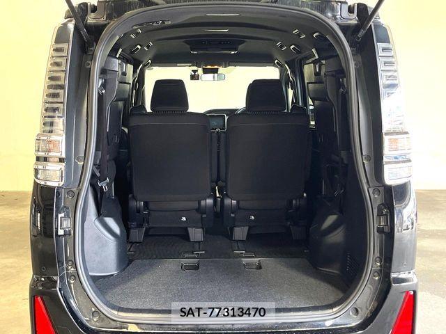 Toyota VOXY 2021-11 8458738-12
