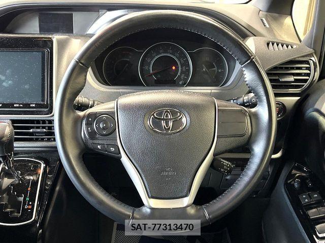 Toyota VOXY 2021-11 8458738-13