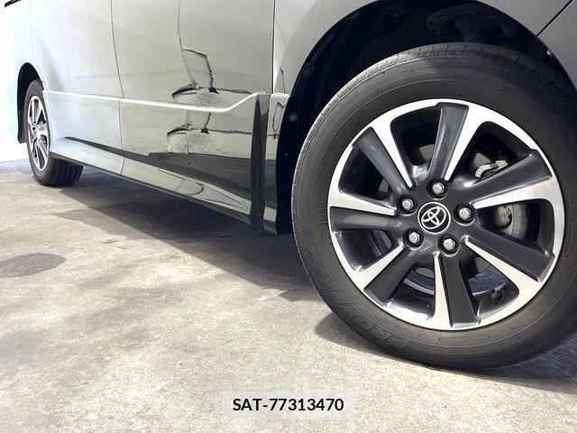 Toyota VOXY 2021-11 8458738-14