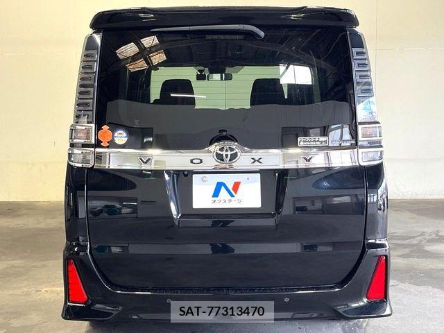 Toyota VOXY 2021-11 8458738-17