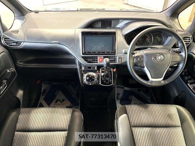 Toyota VOXY 2021-11 8458738-1