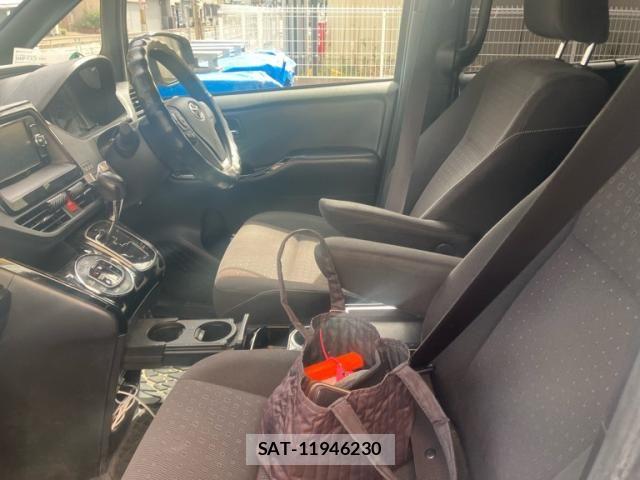 Toyota VOXY 2017-09 8458746-9