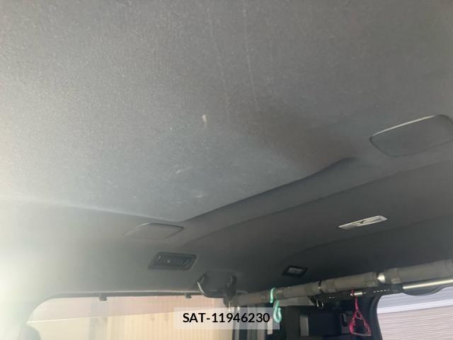 Toyota VOXY 2017-09 8458746-10