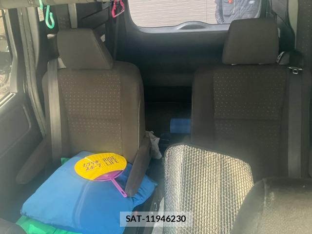 Toyota VOXY 2017-09 8458746-11