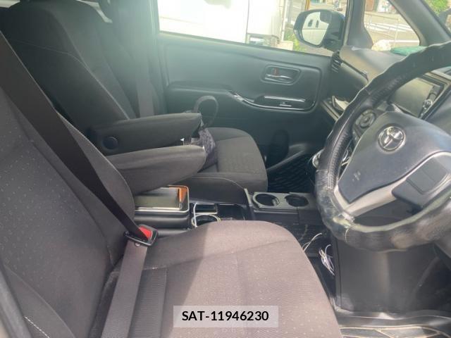 Toyota VOXY 2017-09 8458746-13