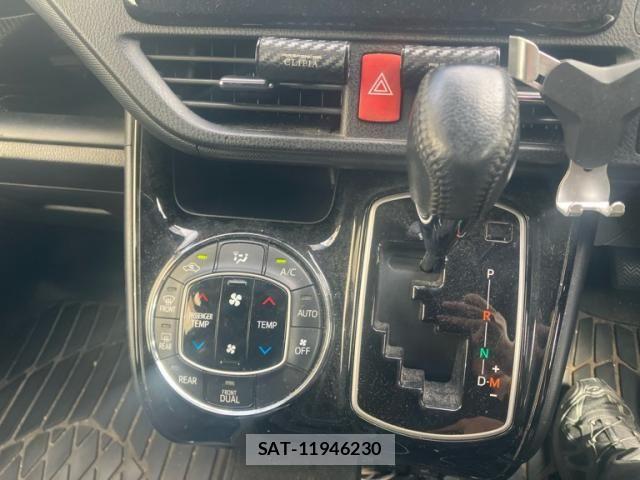Toyota VOXY 2017-09 8458746-19