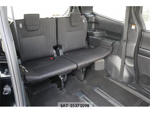 Toyota VOXY 2023-07 8458739-16
