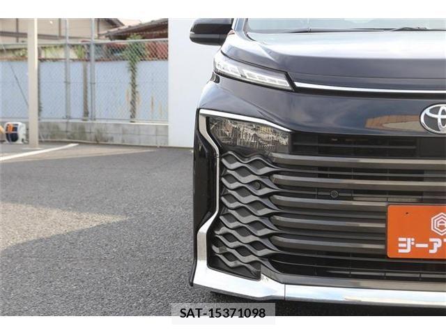 Toyota VOXY 2023-07 8458739-26