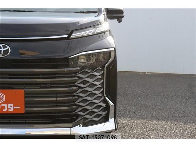 Toyota VOXY 2023-07 8458739-27
