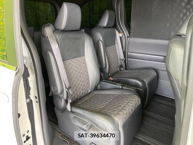 Toyota VOXY 2025-02 8458732-9