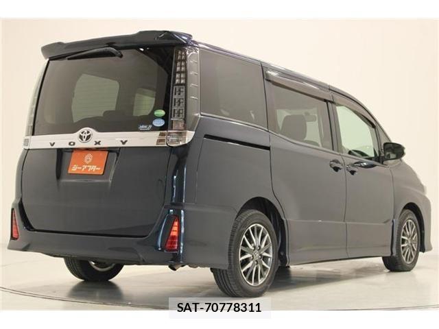 Toyota VOXY 2014-03 8458742-12