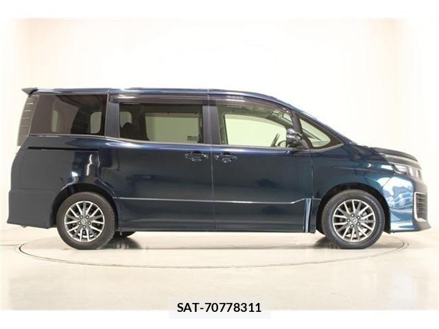 Toyota VOXY 2014-03 8458742-13