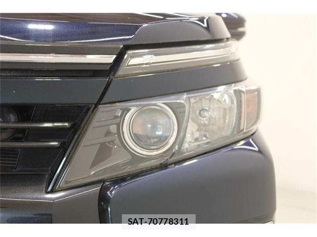 Toyota VOXY 2014-03 8458742-15