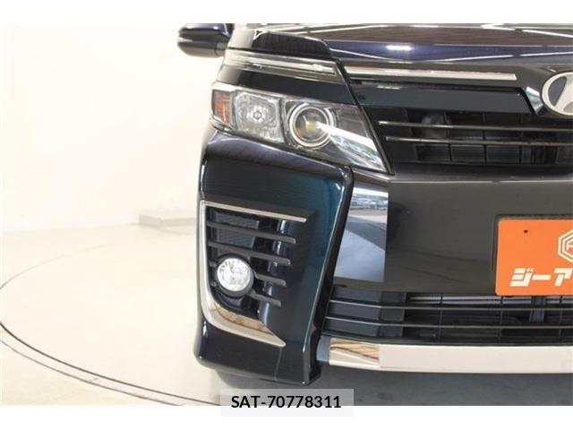 Toyota VOXY 2014-03 8458742-16