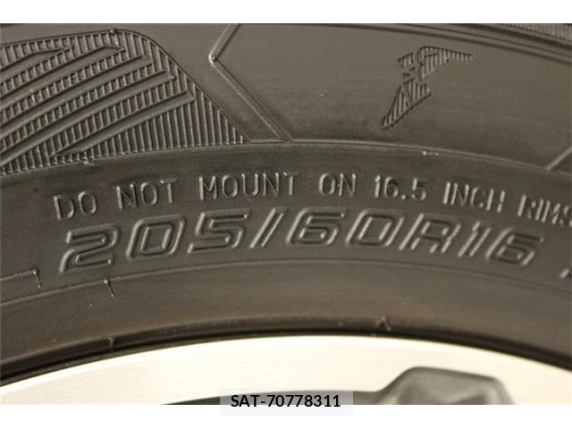 Toyota VOXY 2014-03 8458742-27