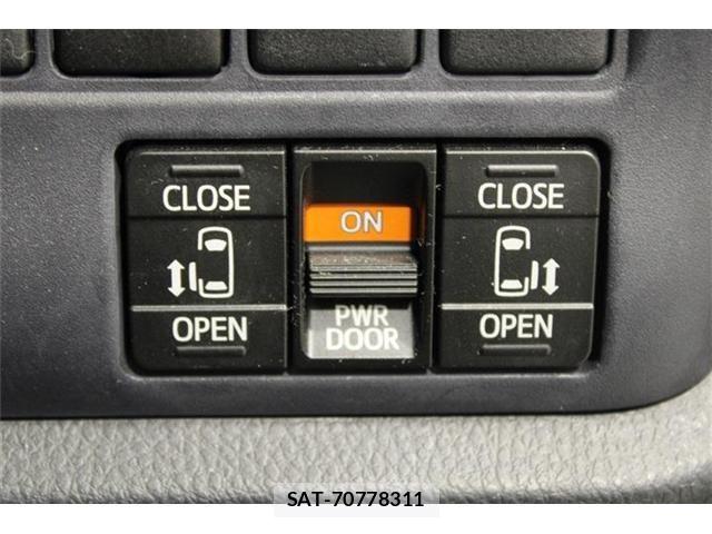 Toyota VOXY 2014-03 8458742-5
