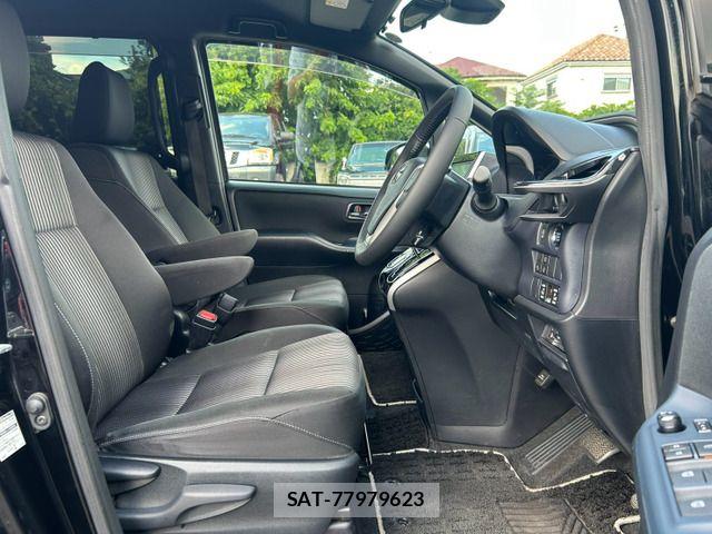 Toyota VOXY 2017-12 8458743-9