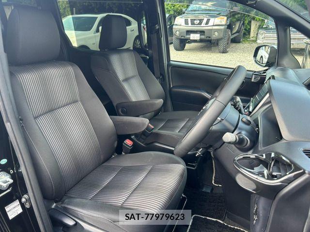 Toyota VOXY 2017-12 8458743-10