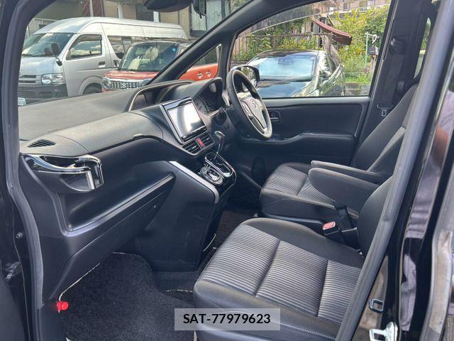 Toyota VOXY 2017-12 8458743-11
