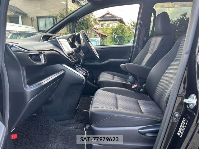 Toyota VOXY 2017-12 8458743-12