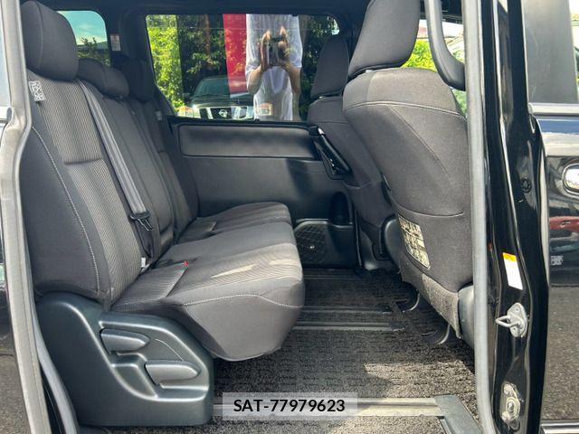Toyota VOXY 2017-12 8458743-15