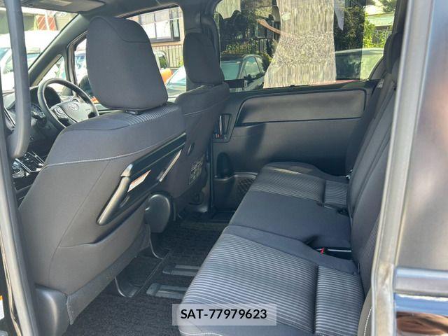 Toyota VOXY 2017-12 8458743-17
