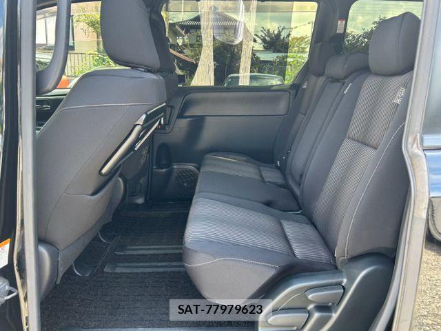 Toyota VOXY 2017-12 8458743-18