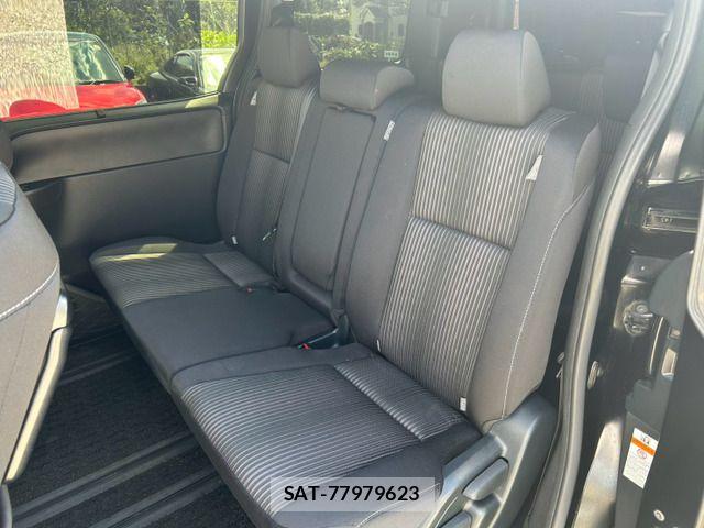 Toyota VOXY 2017-12 8458743-19
