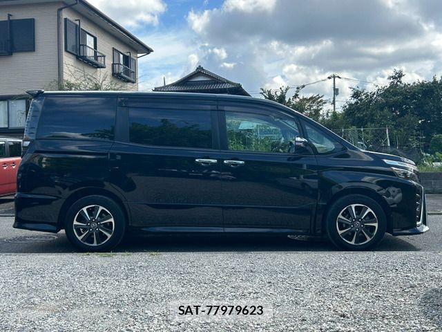 Toyota VOXY 2017-12 8458743-3