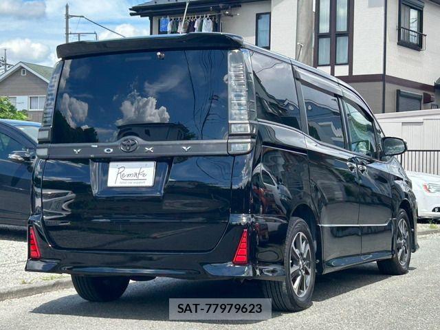 Toyota VOXY 2017-12 8458743-4