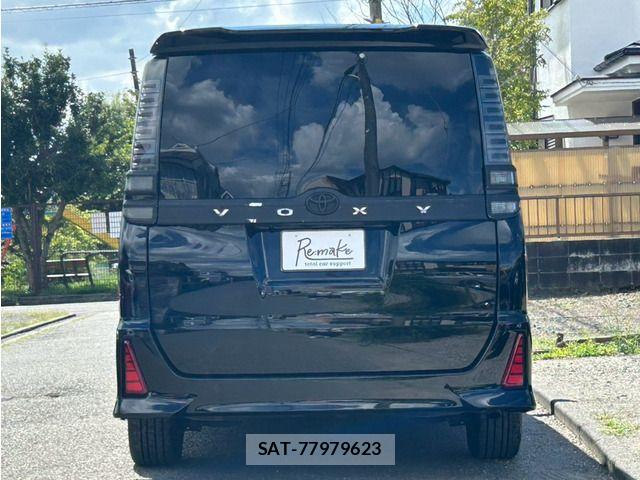Toyota VOXY 2017-12 8458743-5
