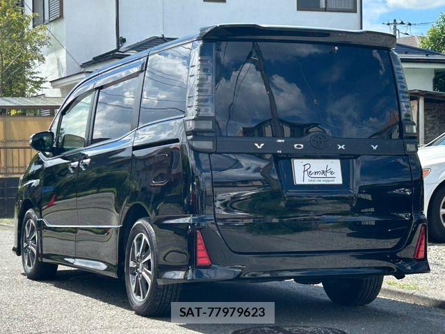 Toyota VOXY 2017-12 8458743-6