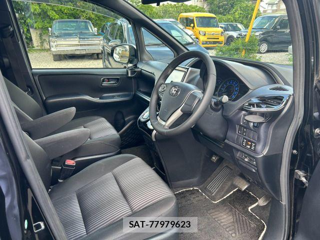 Toyota VOXY 2017-12 8458743-8