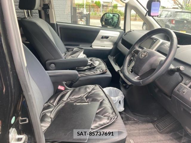 Toyota VOXY 2010-07 8458750-9
