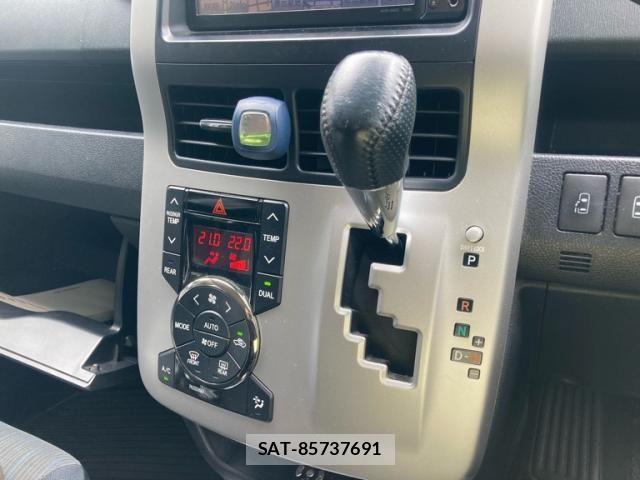 Toyota VOXY 2010-07 8458750-16