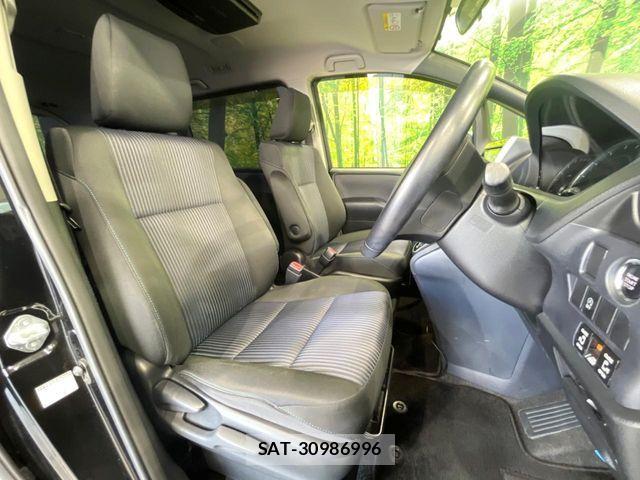 Toyota VOXY 2015-09 8458745-6