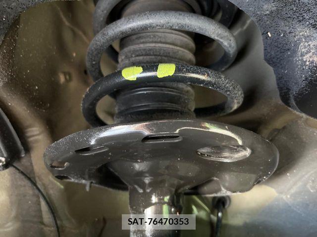 Toyota VOXY 2019-09 8458741-17