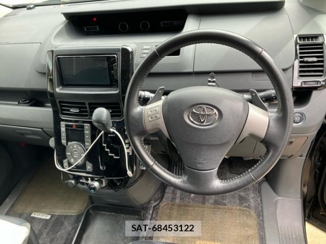 Toyota VOXY 2009-12 8458747-9