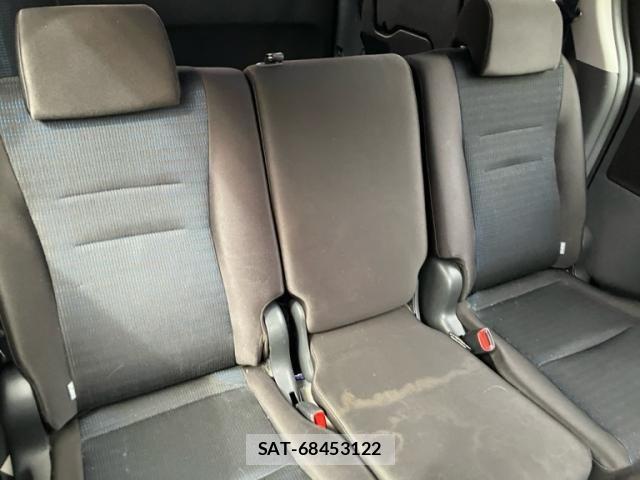 Toyota VOXY 2009-12 8458747-13
