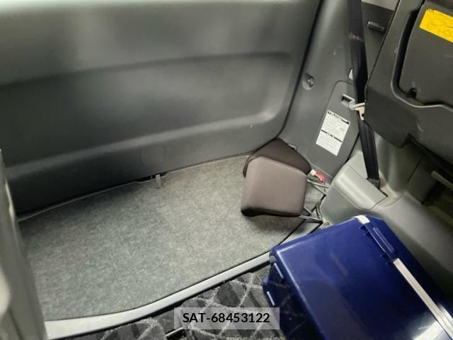 Toyota VOXY 2009-12 8458747-15