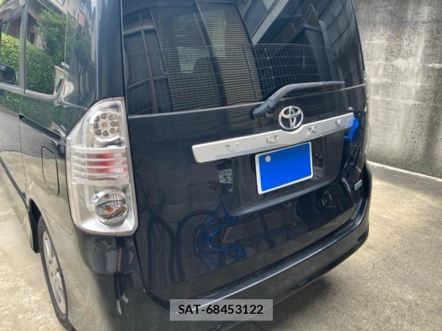Toyota VOXY 2009-12 8458747-1