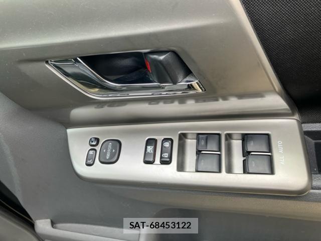 Toyota VOXY 2009-12 8458747-5