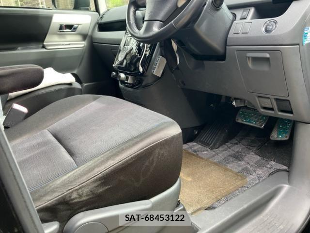 Toyota VOXY 2009-12 8458747-7