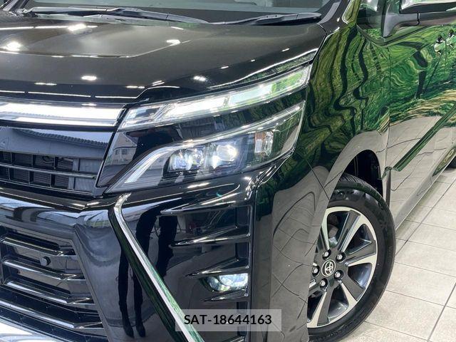 Toyota VOXY 2019-11 8458737-12